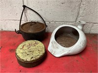 Metal skillet pot, ceramic pot, vintage tin.