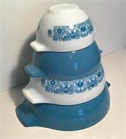 SET 4 CINDERELLA PYREX MIXING BOWLS