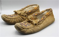 S: NATIVE AMERICAN BEADED LEATHER MOCCASINS