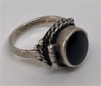 (LG) Sterling Silver Black Onyx Locket Ring