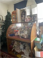 Assortment of Collectable Dolls, Lamp and more