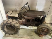 WHEEL HORSE 1 CYLINDER TRACTOR BELIEVE IT TO BE A