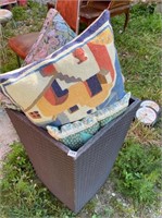 BIN WITH PILLOWS