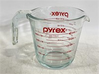 Glass Pyrex measuring cup