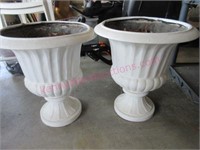 2 White painted resin planters (garage)