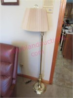 Floor lamp 5ft tall (by LR door to kitchen)