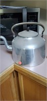 Tea pot  (kitchen)