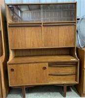 MID CENTURY CABINET WITH SLIDING GLASS