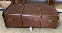 VINTAGE TRUNK WITH METAL FEATURES