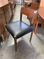 (4X) MID CENTURY DINING CHAIRS WITH VINYL