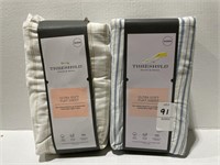 THRESHOLD QUEEN SIZE FLAT SHEETS LOT OF 2