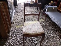 chair w/ floral seat