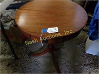 oak round table w/ drawer  22" diameter