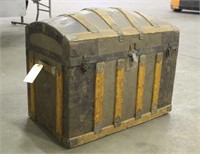 Vintage Trunk, Approx 25"x21"x33"