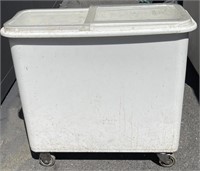 Cambro ingredient bin with lid, rolling