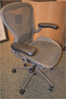 HERMAN MILLER AERON "B" EXEC. CHAIR