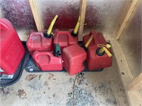 (5) SMALL GAS CANS & UTILITY TRAY