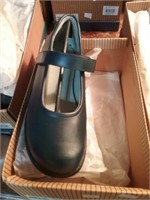 New pair of school issue Prodigy Navy shoes size