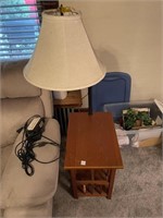MAGAZINE/END TABLE W/LAMP