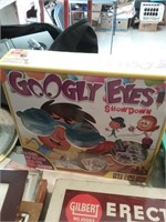 Googly eyes Showdown toy
