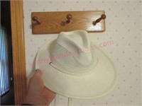 Henschell Hat Co Lk New hat (sz Small) & rack BR