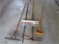 Long tools: Nice pry bar-rake-shovel-aerator (gara