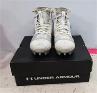 New Under Armour Size 1.5Y High Top Cleats