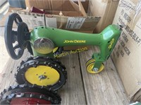 JD 4020 tractor / sewing machine