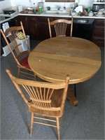 Antique Oak Dining Room Table w/comb back chairs -