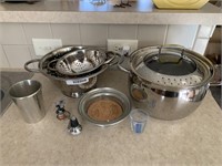 Lot of Assorted Kitchen Items