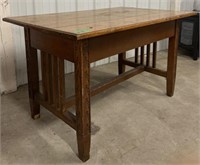 (LG) Vtg. Oak Table *measures 49in x 31in x