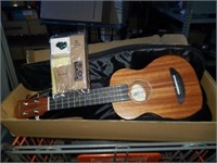 New Donner ukulele with case