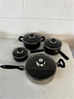 Kitchen lot pots and lids