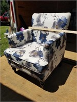 Floral Watercolor Chair (2pics)