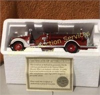 Collectable Plastic 1938 ford fire engine 1/32