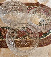 Q - LOT OF 3 GLASS BOWLS (M24)