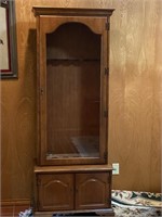 Locking Wood Gun Cabinet, Glass in Door to Display