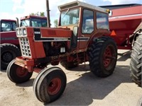 IH 1566 Diesel Tractor, 4 remotes,