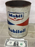 Vintage 5 quart Mobil motor  oil tin advertising
