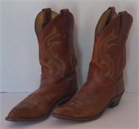 Justin Cowboy Style Boots. Size 8B.