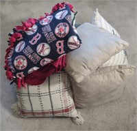 (Den) lot of pillows and blankets.