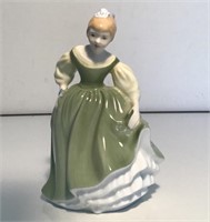 ROYAL DOULTON FIGURINE HN2211 FAIR MAIDEN