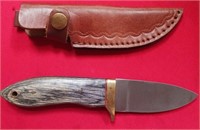 112 - HUNTING KNIFE W/ LEATHER SHEATH (D6)