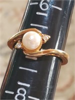 Size 7 ladies pearl ring marked 14k HGE