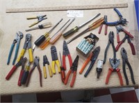 29pc tools wirecutters screwdrivers strippers etc