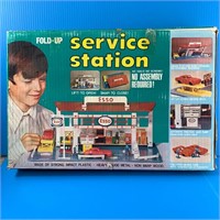 Esso Fold-Up Service Station