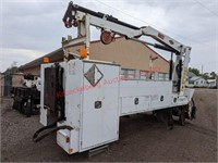 17' Bed w/ IMT 5200 Series Crane & Outriggers