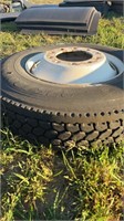Michelin 275/80 R22.5 tire