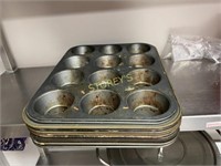 8 Muffin Tins