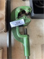 PIPE CUTTER AND PRY BAR